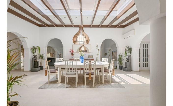 Image No.6-5 Bed Property for sale