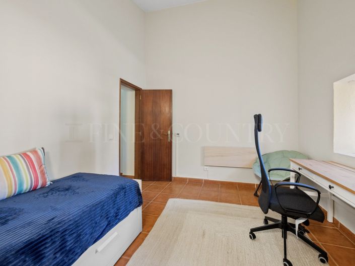 Image No.10-3 Bed Property for sale