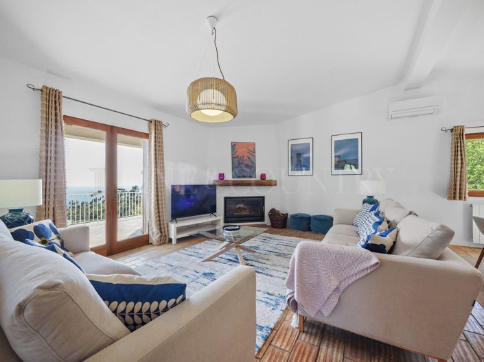 Image No.4-4 Bed Property for sale