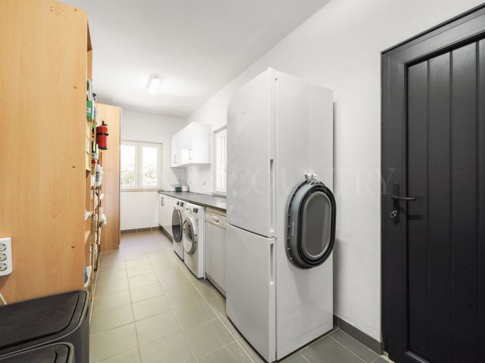 Image No.17-4 Bed Property for sale
