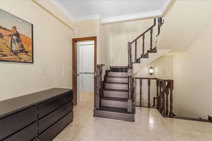 Image No.14-4 Bed Townhouse for sale