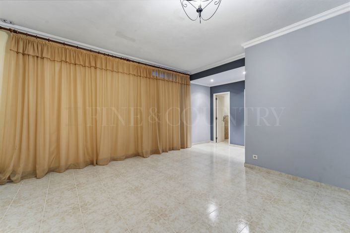 Image No.16-4 Bed Townhouse for sale