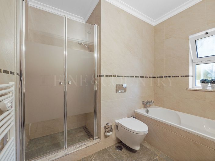Image No.20-3 Bed Property for sale