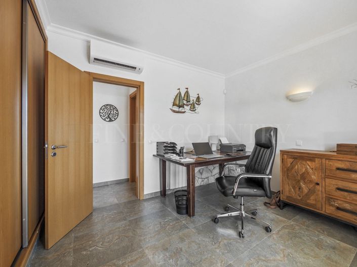 Image No.21-3 Bed Property for sale