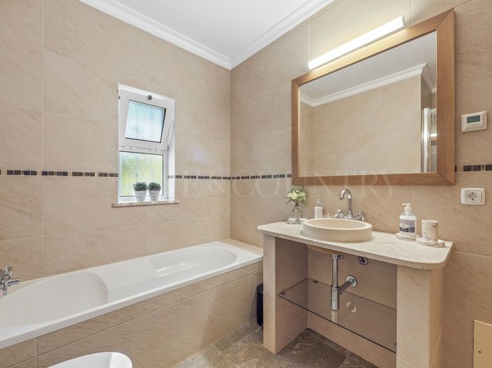 Image No.22-3 Bed Property for sale