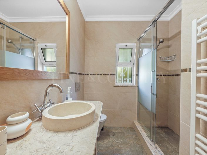 Image No.23-3 Bed Property for sale