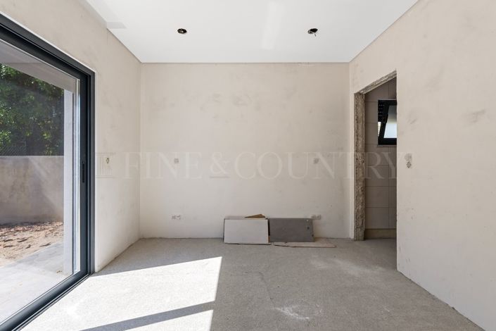 Image No.18-3 Bed Property for sale