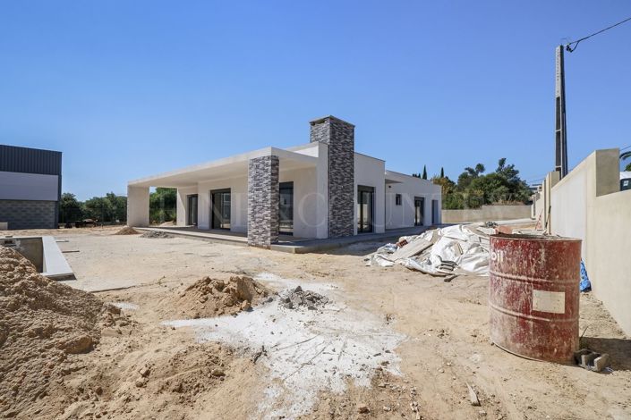 Image No.27-3 Bed Property for sale