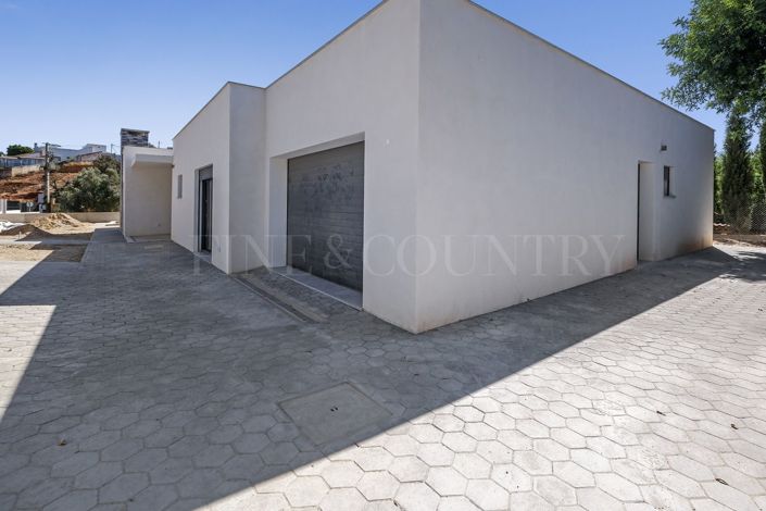 Image No.32-3 Bed Property for sale