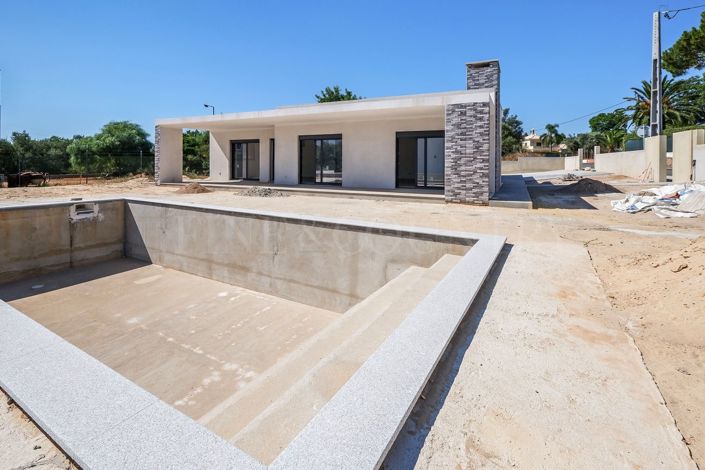 Image No.34-3 Bed Property for sale