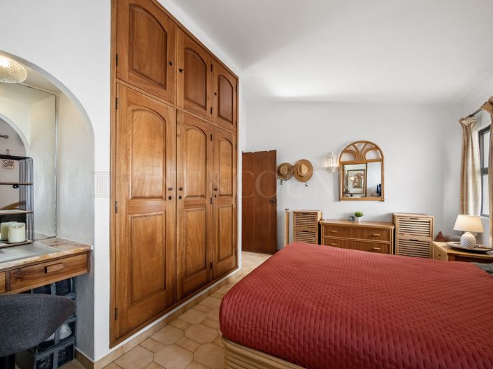 Image No.19-2 Bed Property for sale