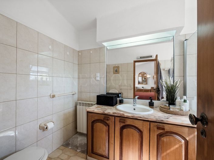 Image No.20-2 Bed Property for sale