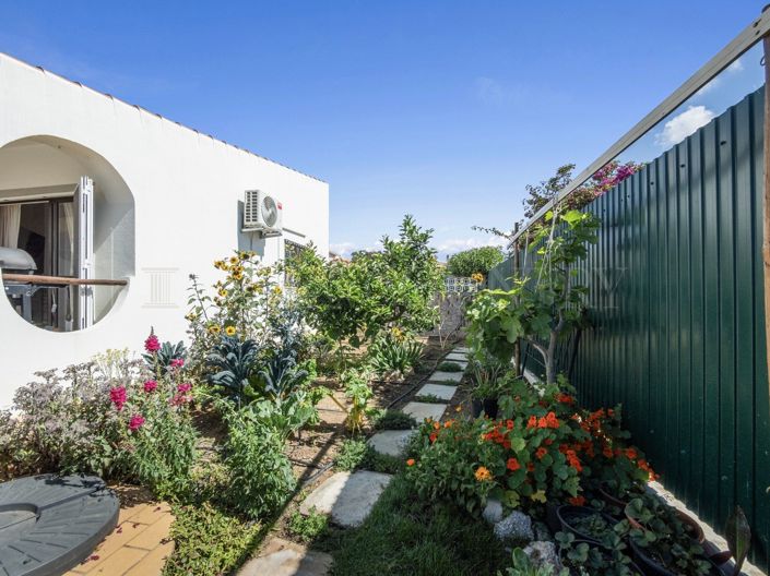 Image No.25-2 Bed Property for sale