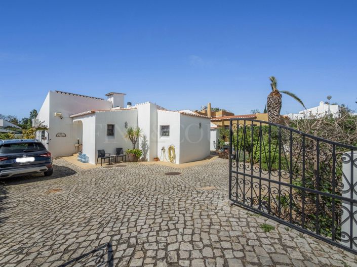 Image No.30-2 Bed Property for sale