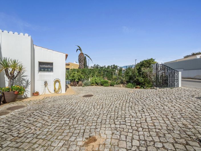 Image No.31-2 Bed Property for sale