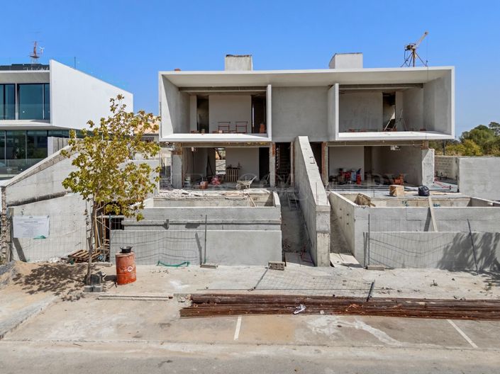 Image No.4-4 Bed Property for sale