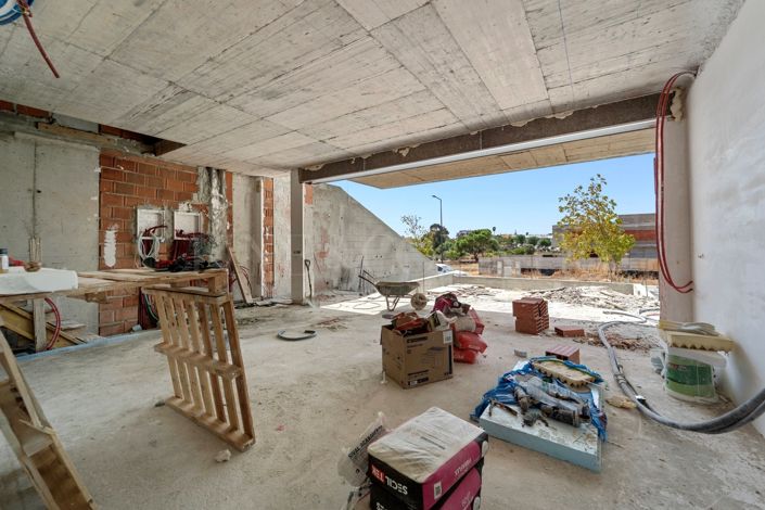 Image No.8-4 Bed Property for sale
