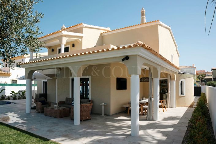 Image No.8-5 Bed Property for sale