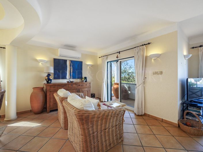Image No.15-2 Bed Townhouse for sale