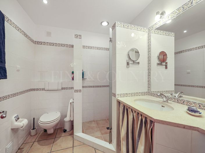 Image No.23-2 Bed Townhouse for sale