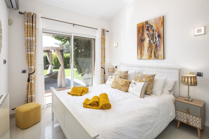Image No.20-5 Bed Property for sale