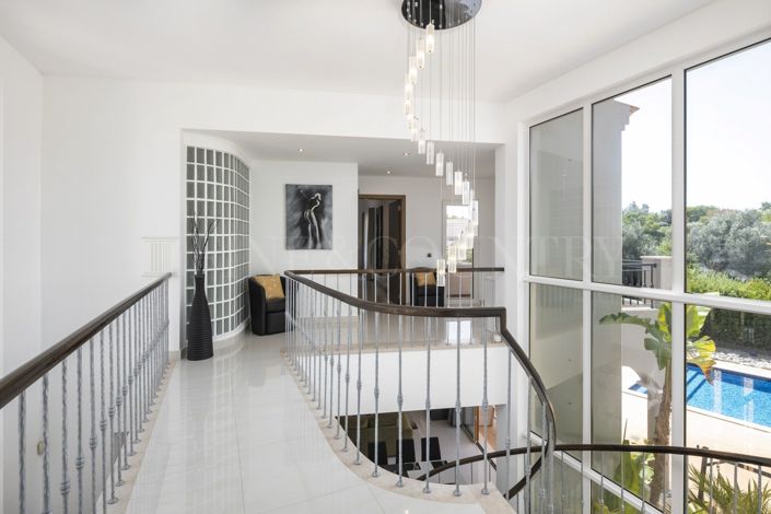 Image No.21-5 Bed Property for sale