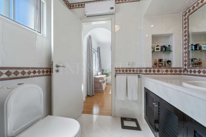 Image No.21-4 Bed Property for sale