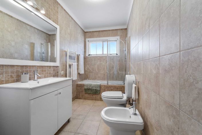 Image No.22-4 Bed Property for sale