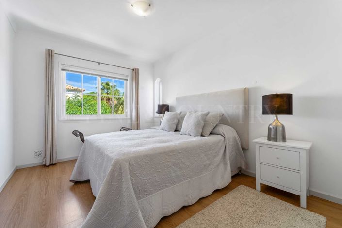 Image No.23-4 Bed Property for sale