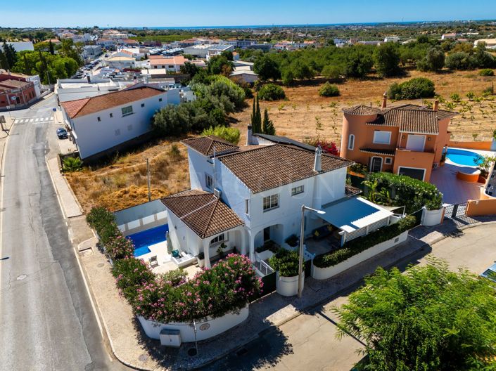 Image No.43-4 Bed Property for sale