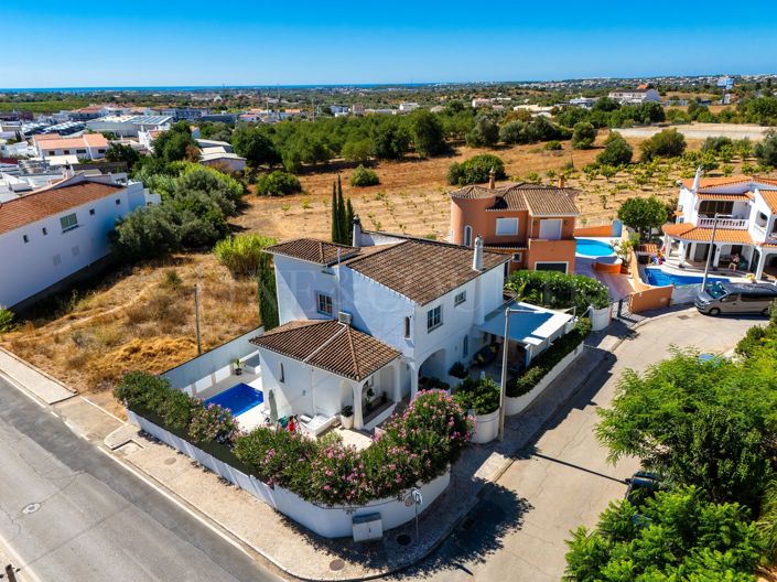 Image No.44-4 Bed Property for sale