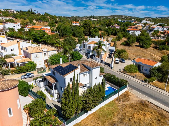 Image No.47-4 Bed Property for sale
