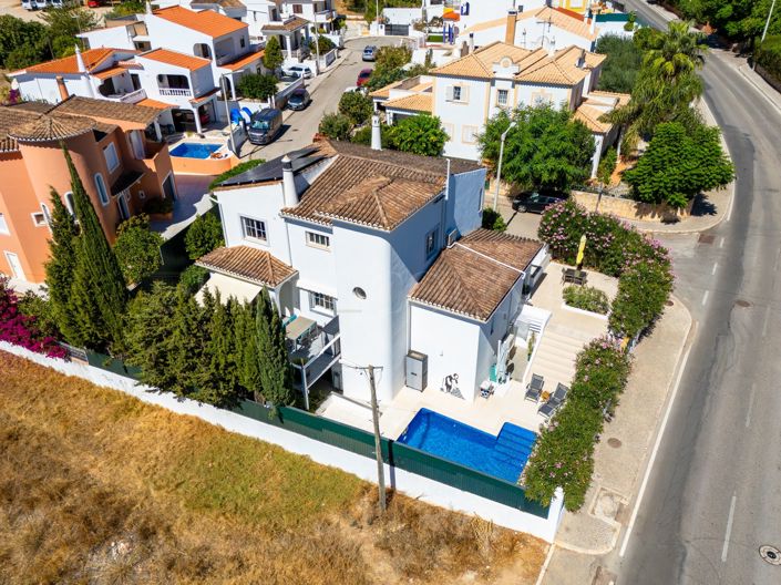 Image No.49-4 Bed Property for sale
