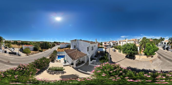Image No.54-4 Bed Property for sale