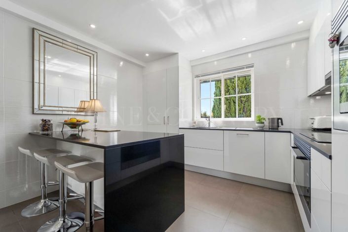 Image No.7-4 Bed Property for sale