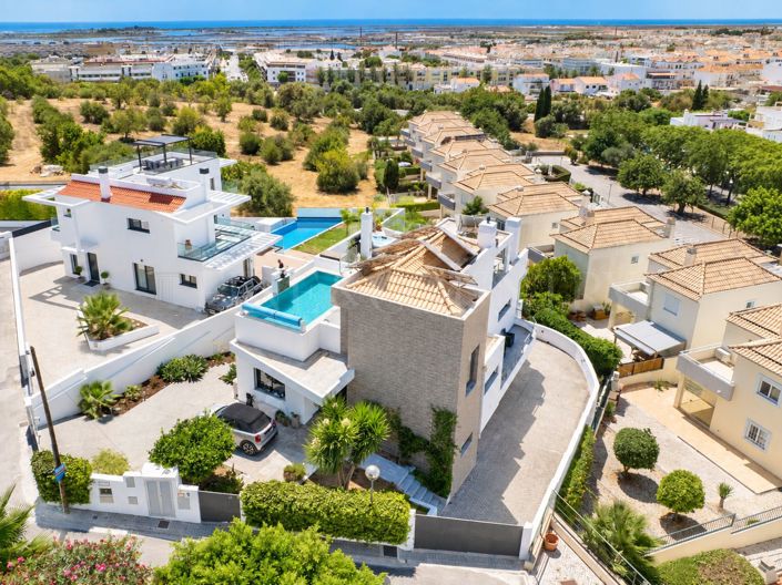 Image No.27-3 Bed Villa for sale