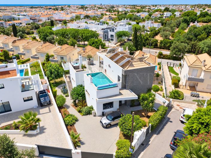 Image No.6-3 Bed Villa for sale
