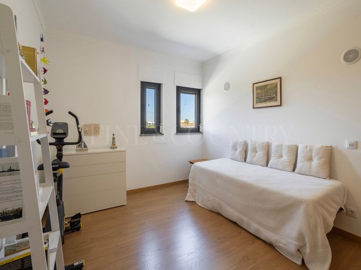 Image No.21-3 Bed Apartment for sale