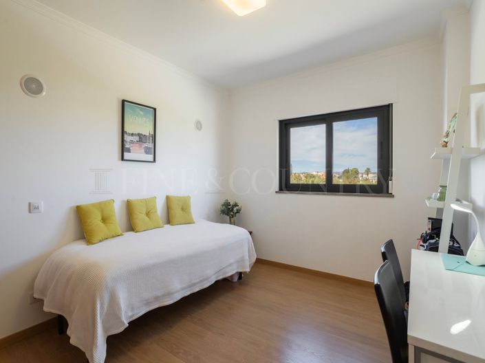 Image No.24-3 Bed Apartment for sale