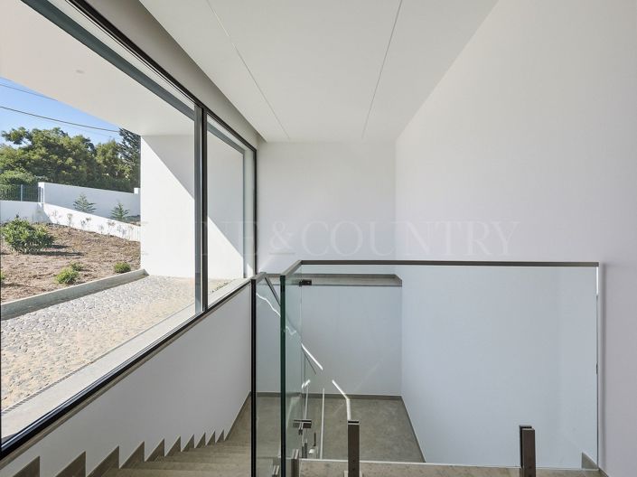 Image No.5-4 Bed Property for sale
