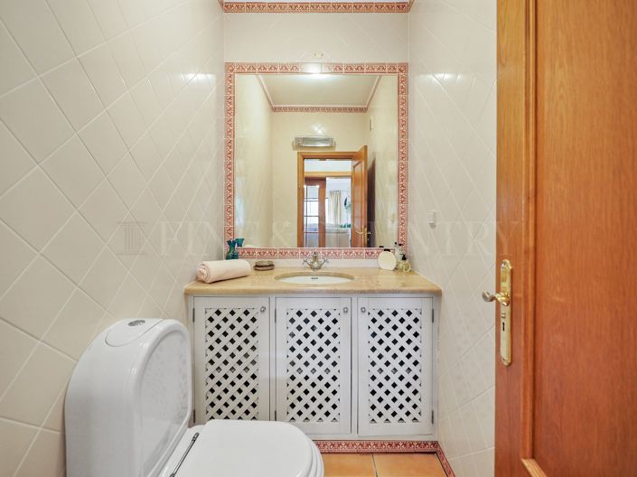 Image No.15-4 Bed Property for sale