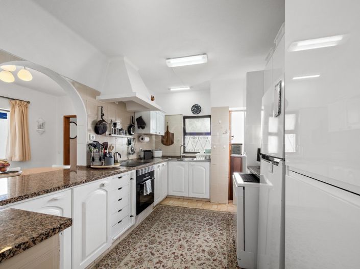 Image No.12-2 Bed Property for sale