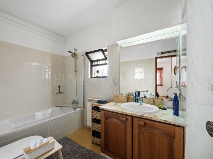 Image No.17-2 Bed Property for sale