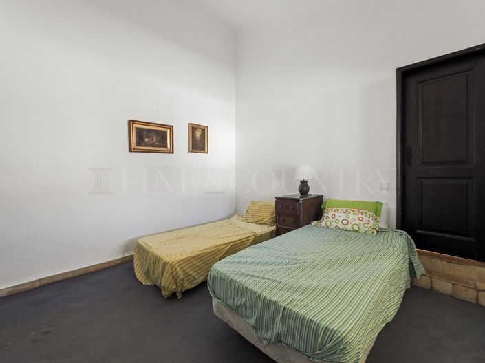 Image No.21-3 Bed Property for sale