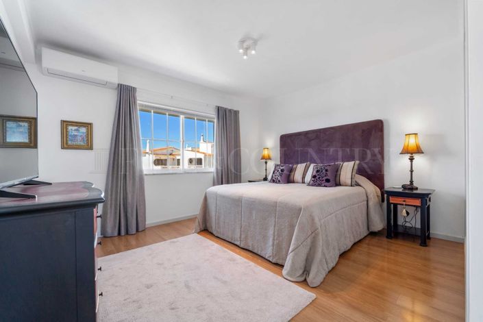 Image No.18-4 Bed Property for sale