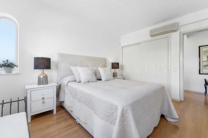 Image No.25-4 Bed Property for sale