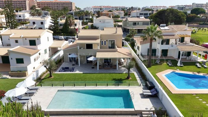 Image No.2-5 Bed Property for sale