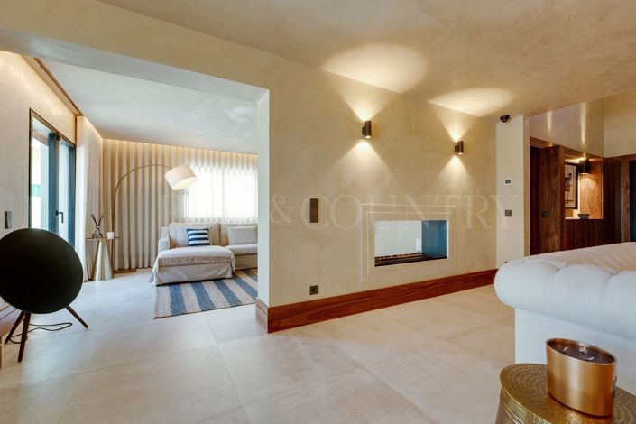 Image No.20-5 Bed Property for sale