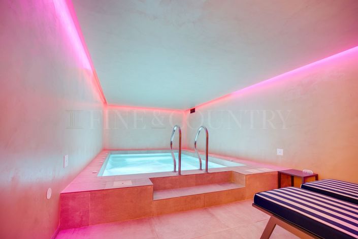 Image No.23-5 Bed Property for sale