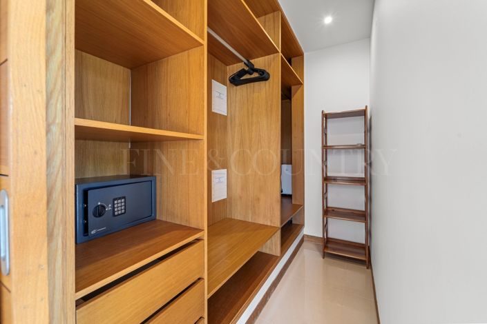 Image No.28-3 Bed Townhouse for sale